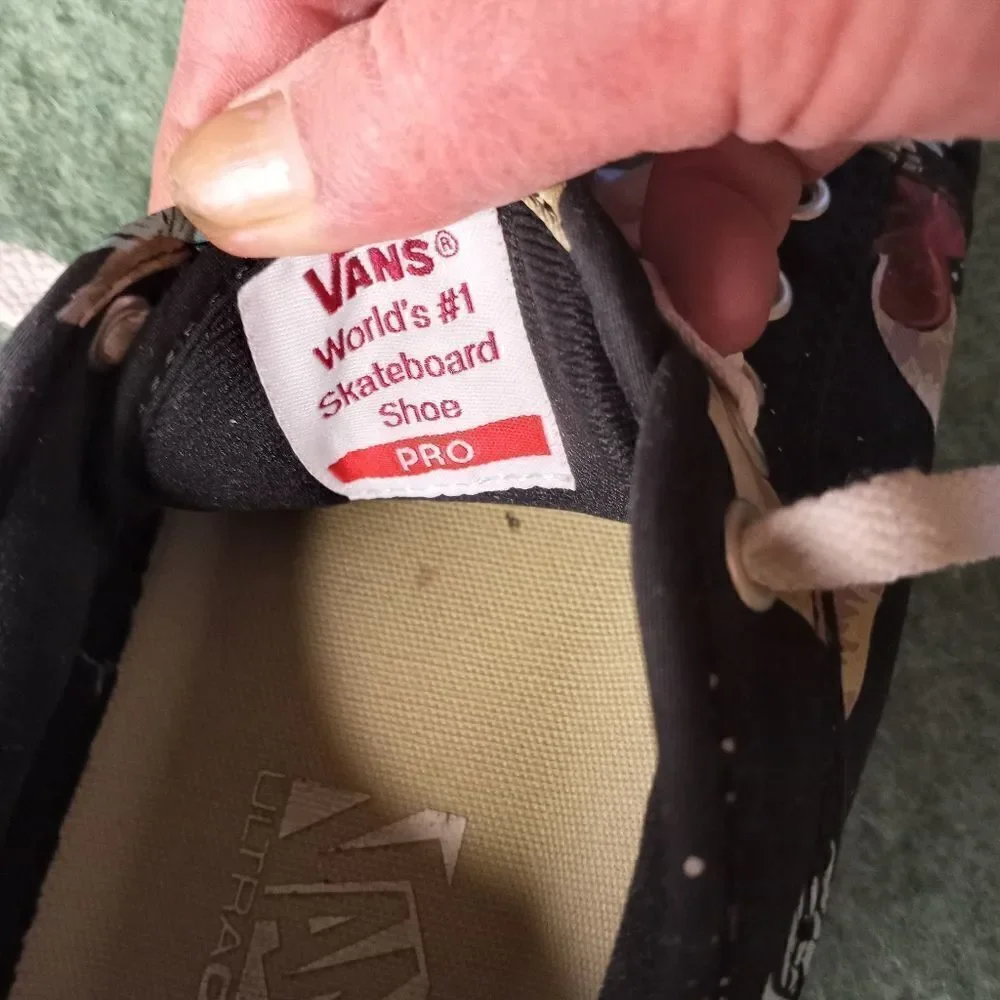 vans off the wall world’s #1 skateboard proUS Sz 9 Eur Size 42 